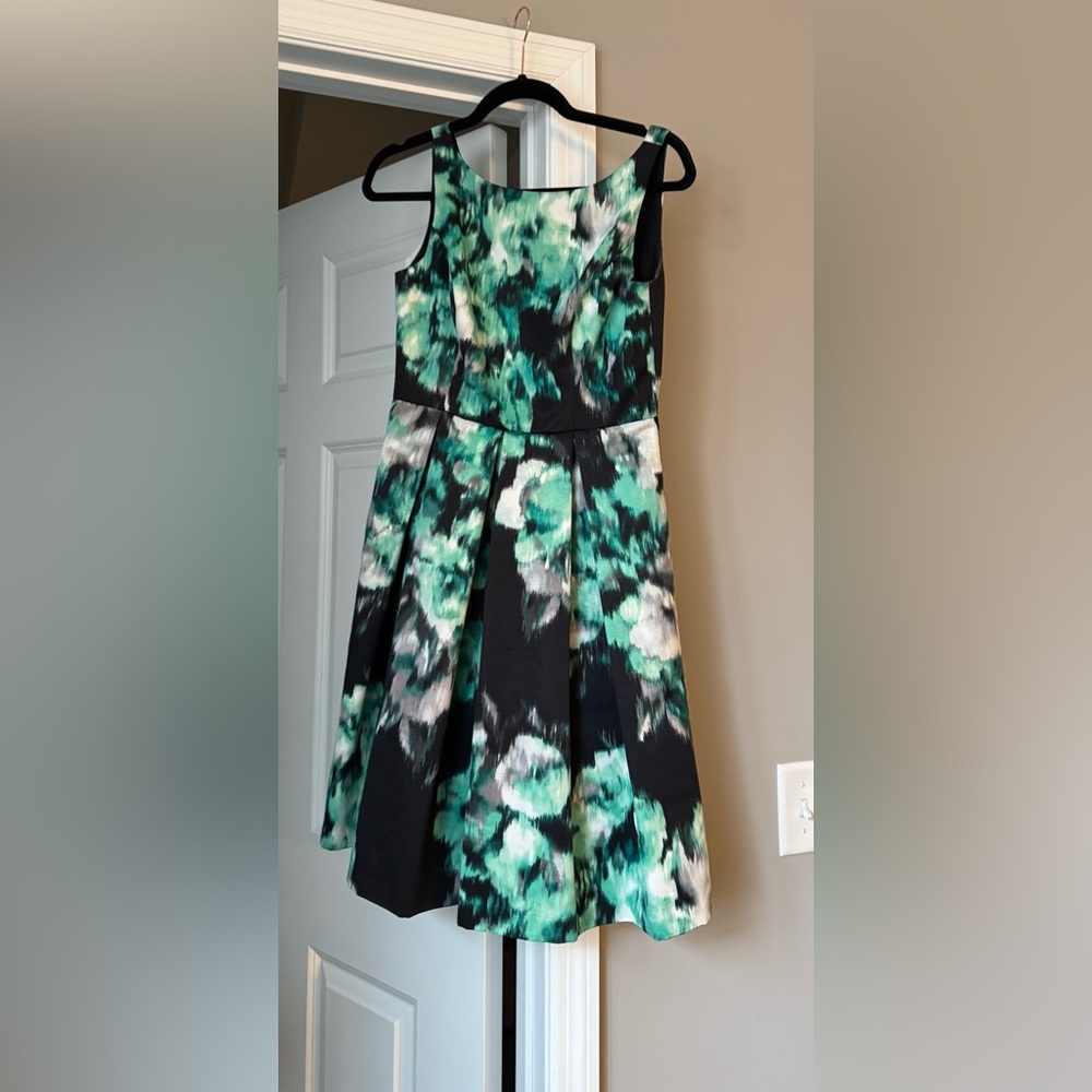 Eliza J Gorgeous sturdy fabric! Perfect for spring time! EUC FREE SHIPPING